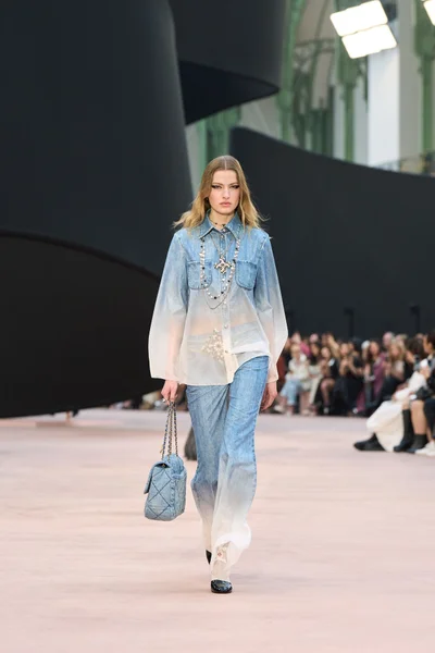 Look 50